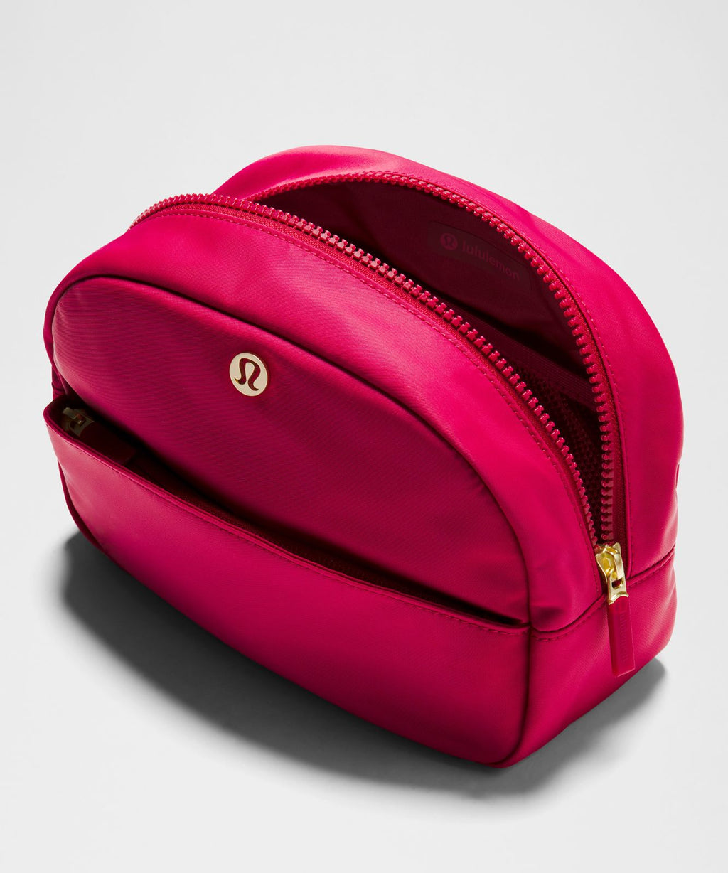 City Essentials Pouch 4L Berry Rumble