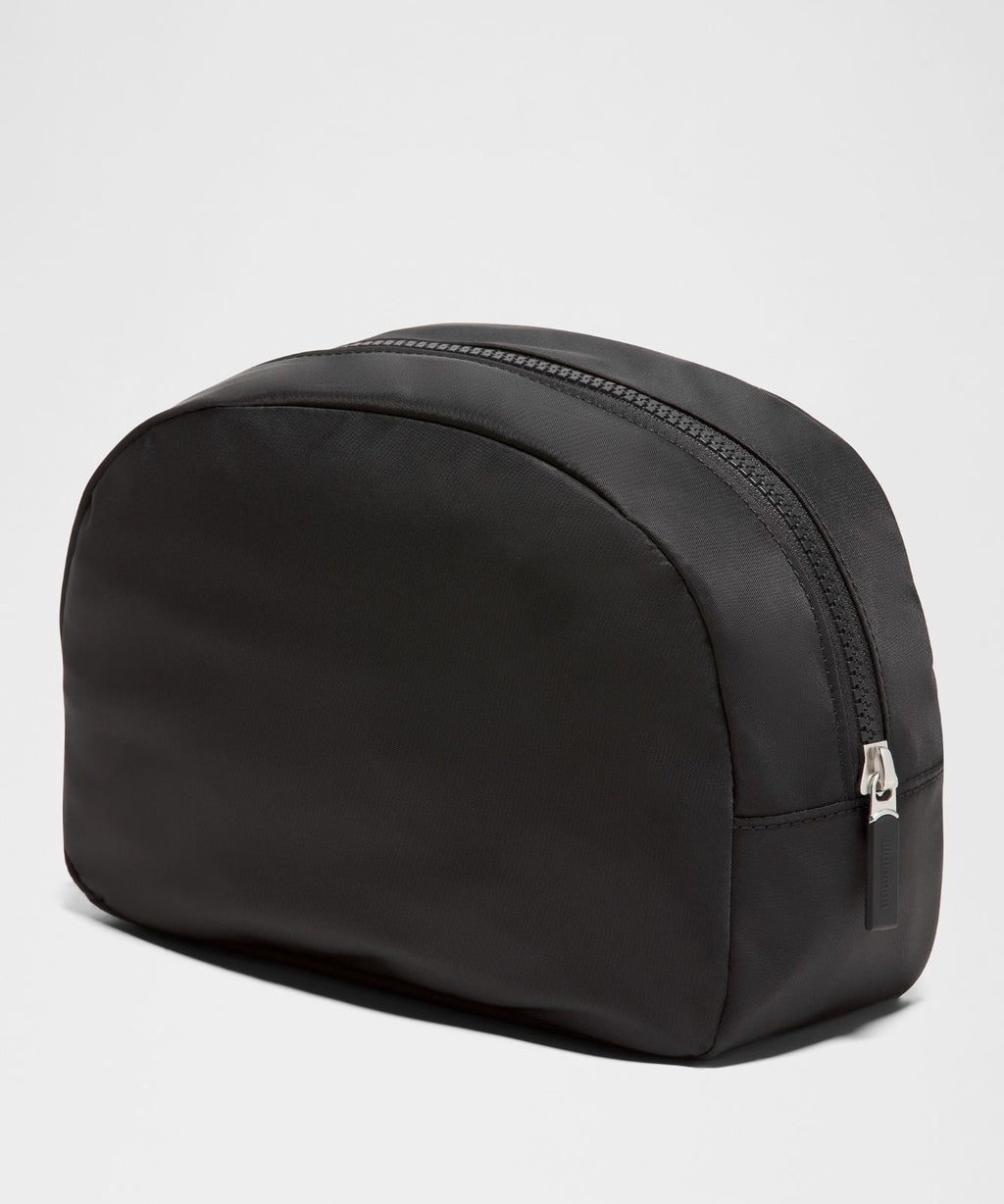 City Essentials Pouch 4L Black/Silver