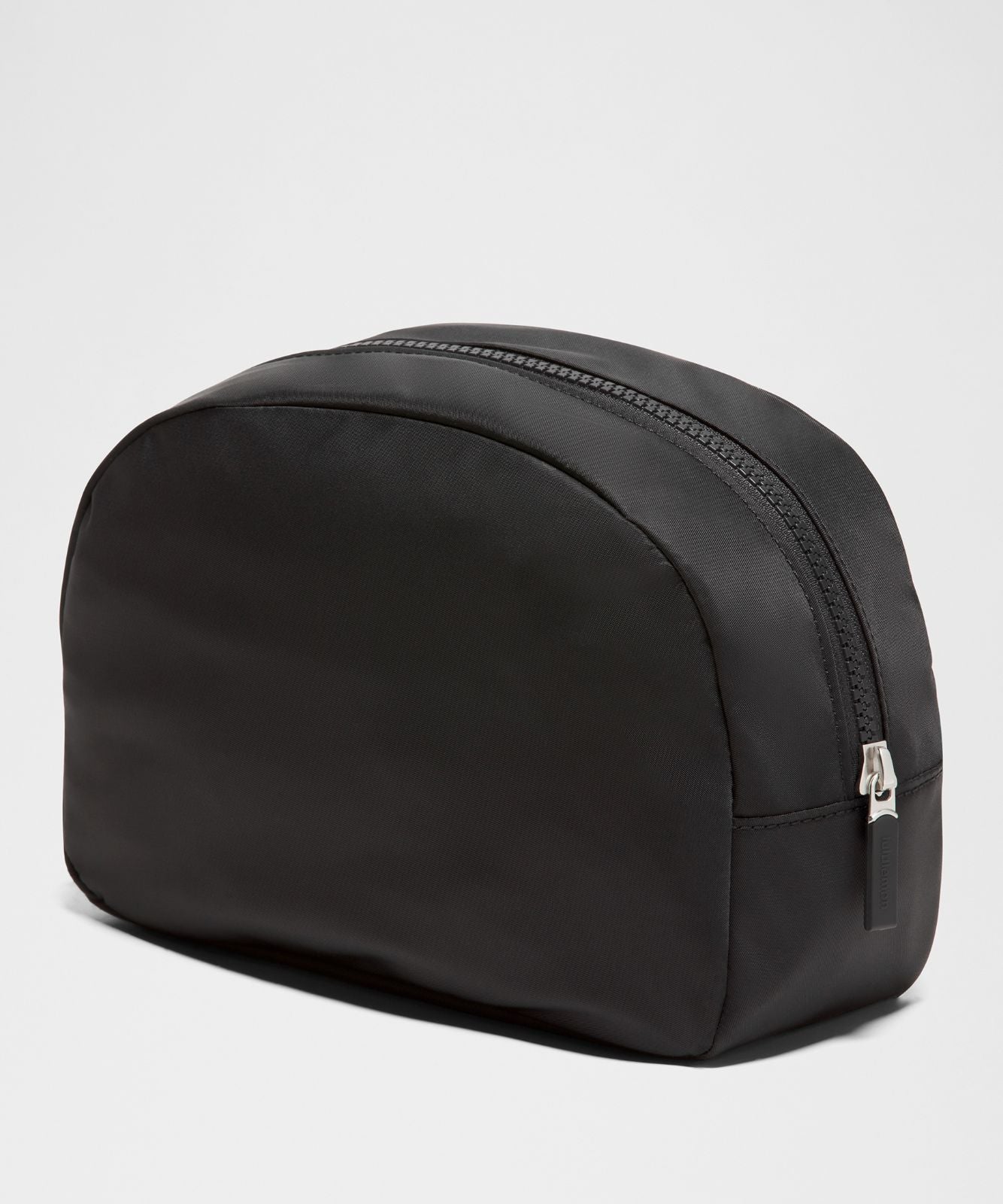 City Essentials Pouch 4L Black/Silver