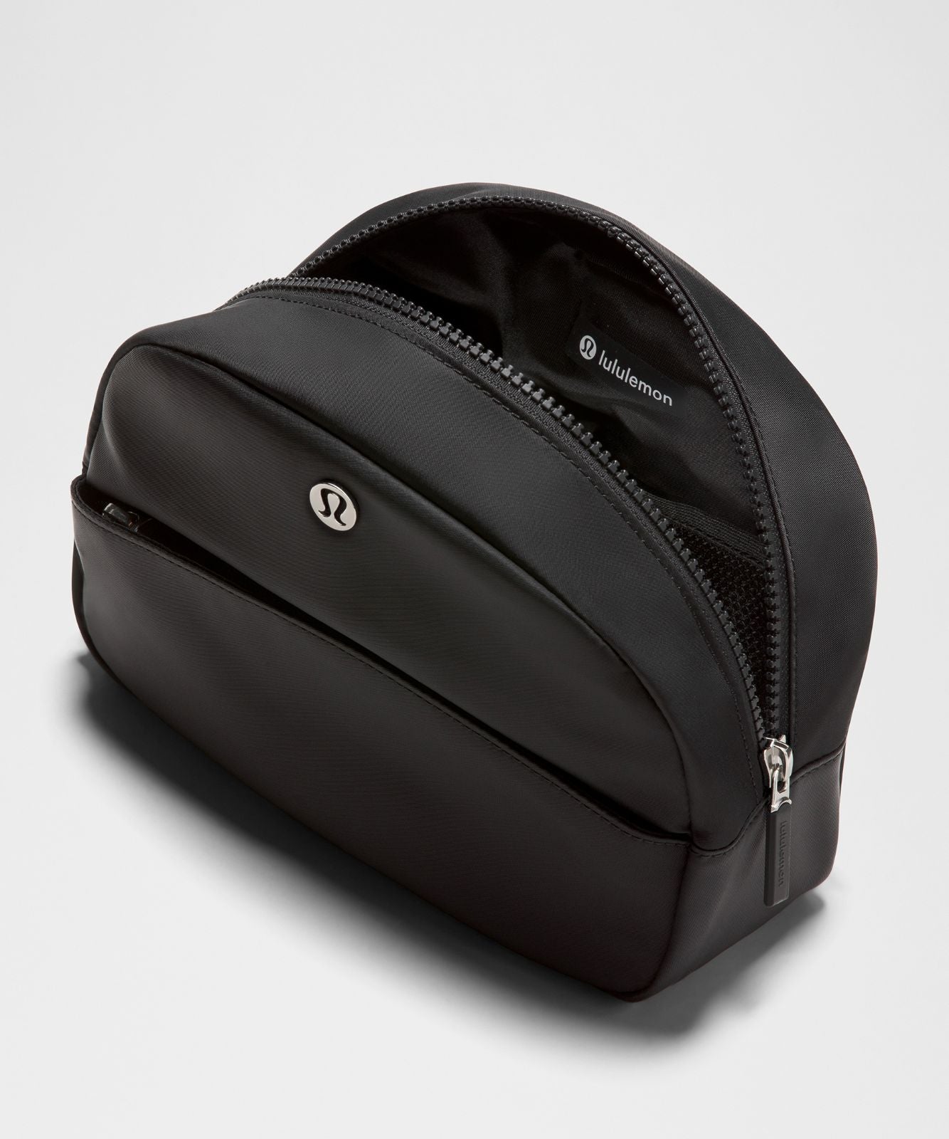 City Essentials Pouch 4L Black/Silver