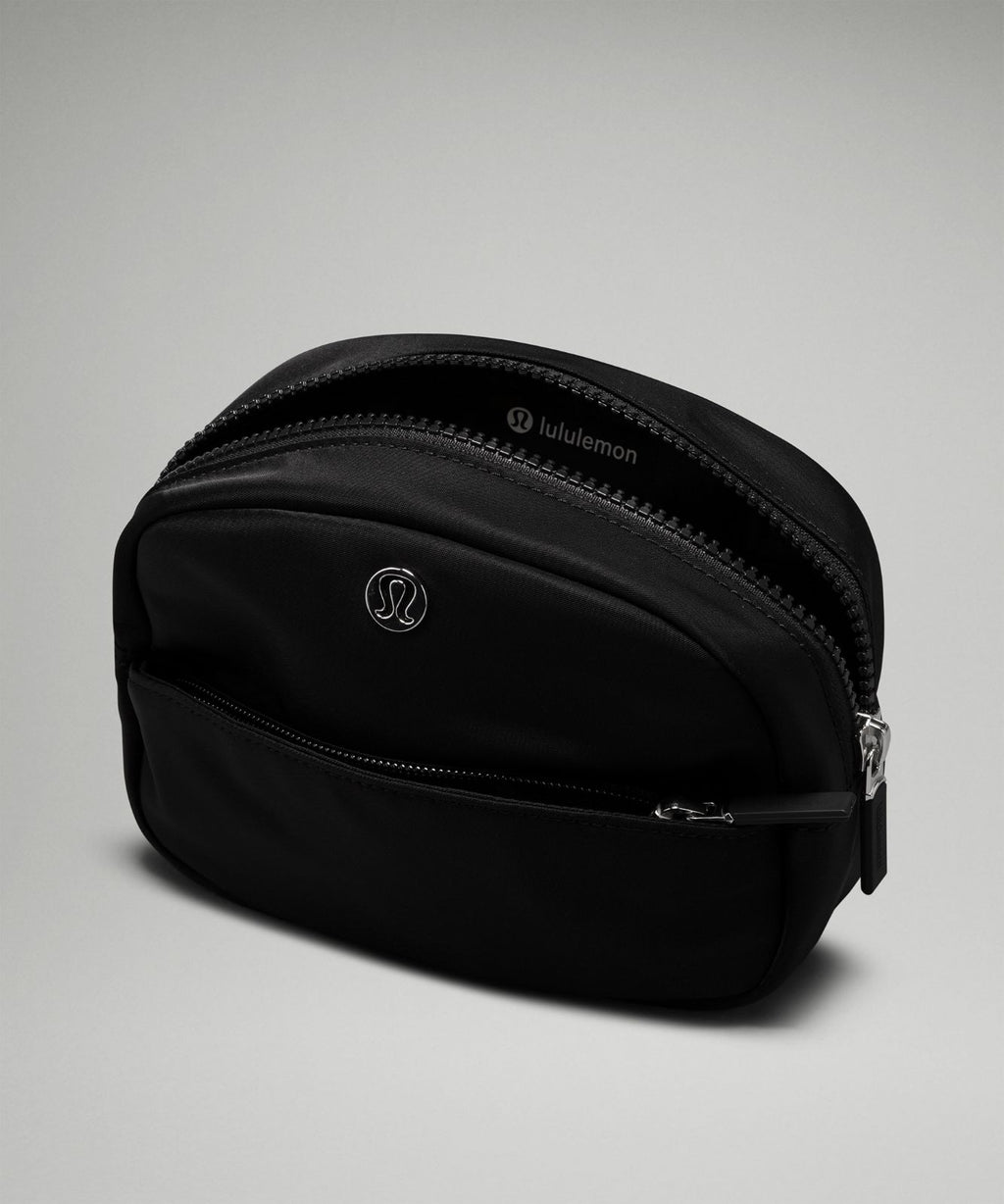 City Essentials Pouch *Mini 2L Black/Silver