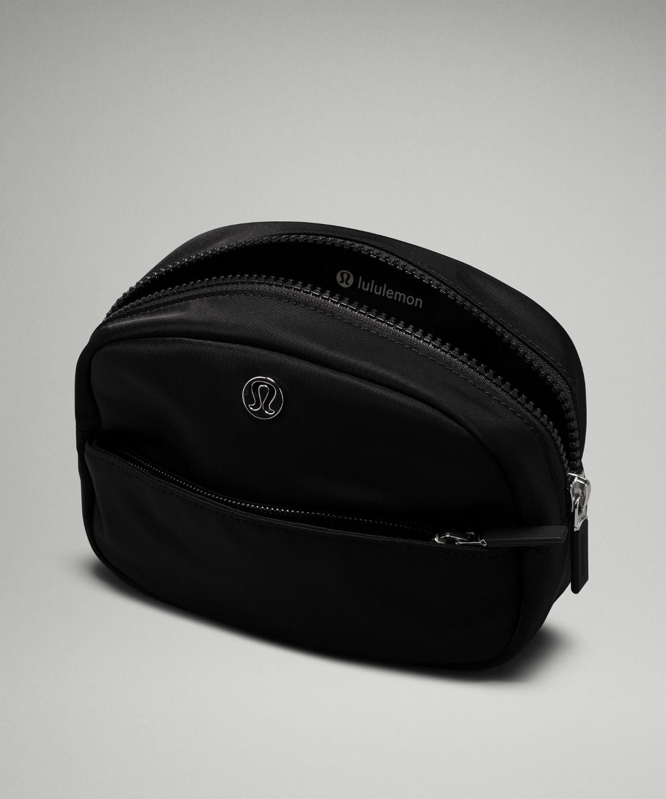 City Essentials Pouch *Mini 2L Black/Silver