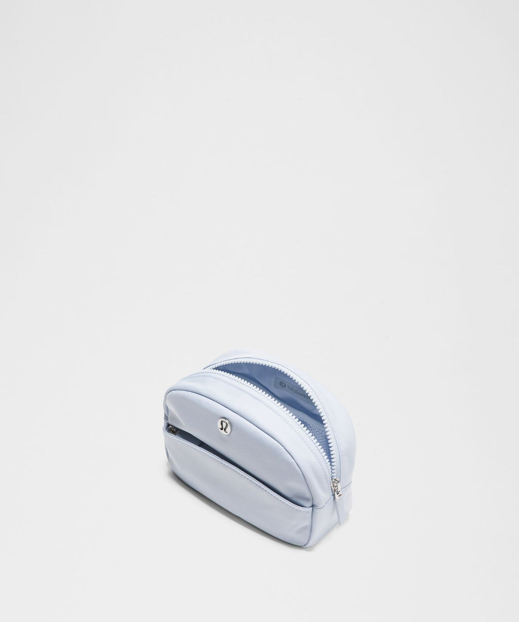 City Essentials Pouch *Mini 2L Starch Blue