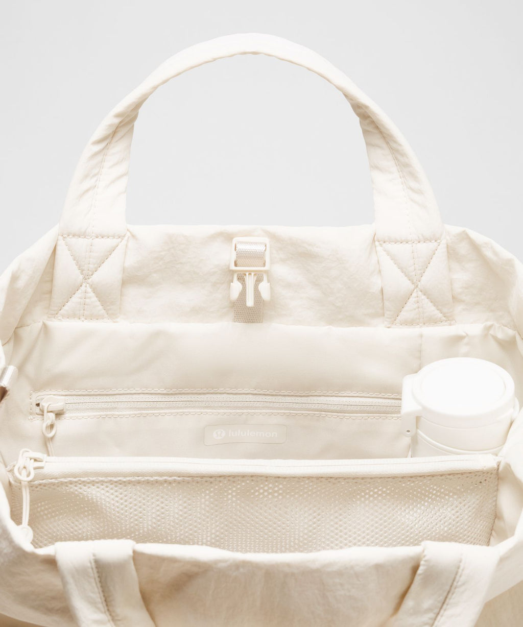 On My Level Tote Bag 20L Light Ivory/Gold