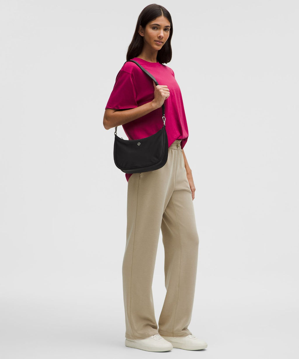 City Essentials Small Shoulder Bag 3L Black