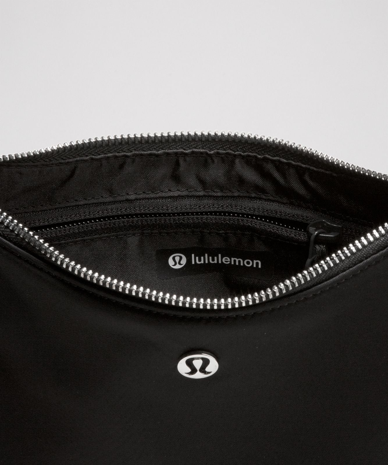 City Essentials Small Shoulder Bag 3L Black