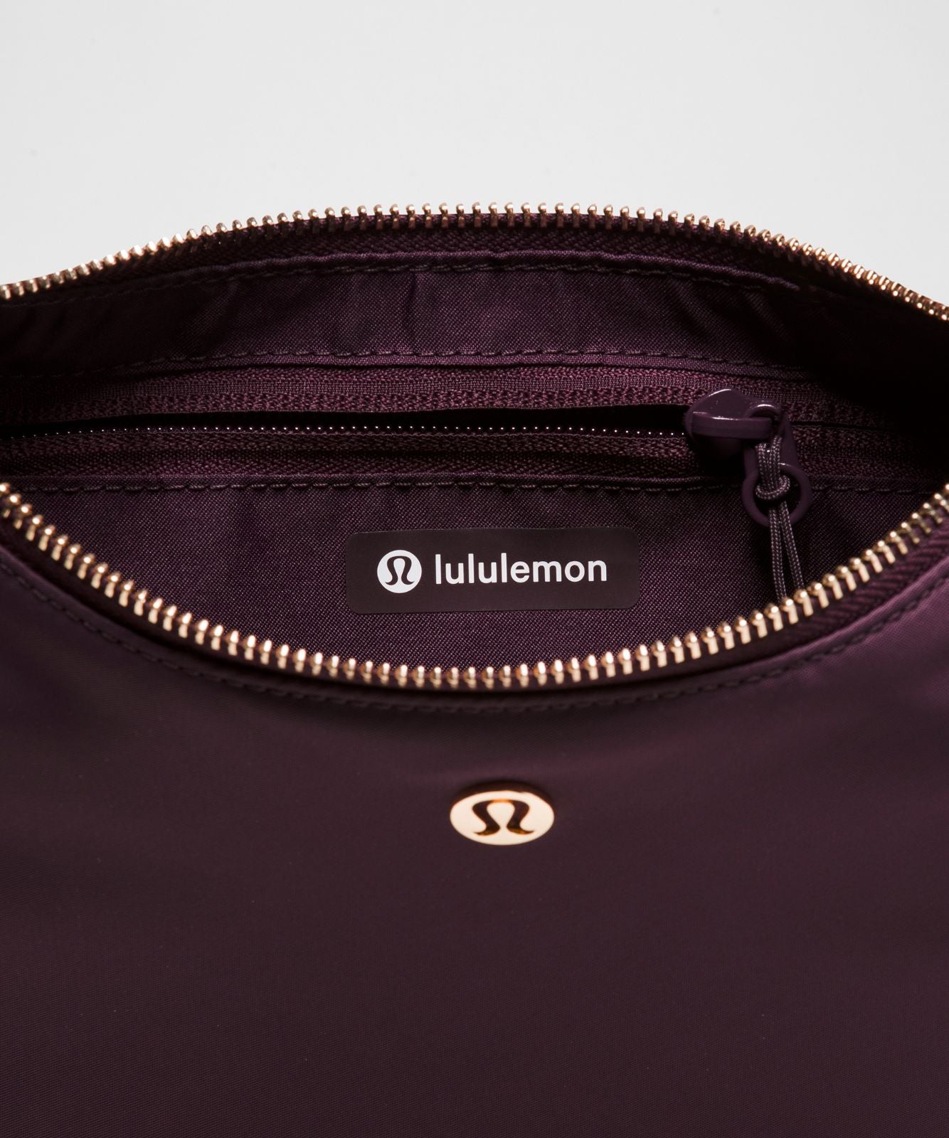 City Essentials Small Shoulder Bag 3L Black Plum