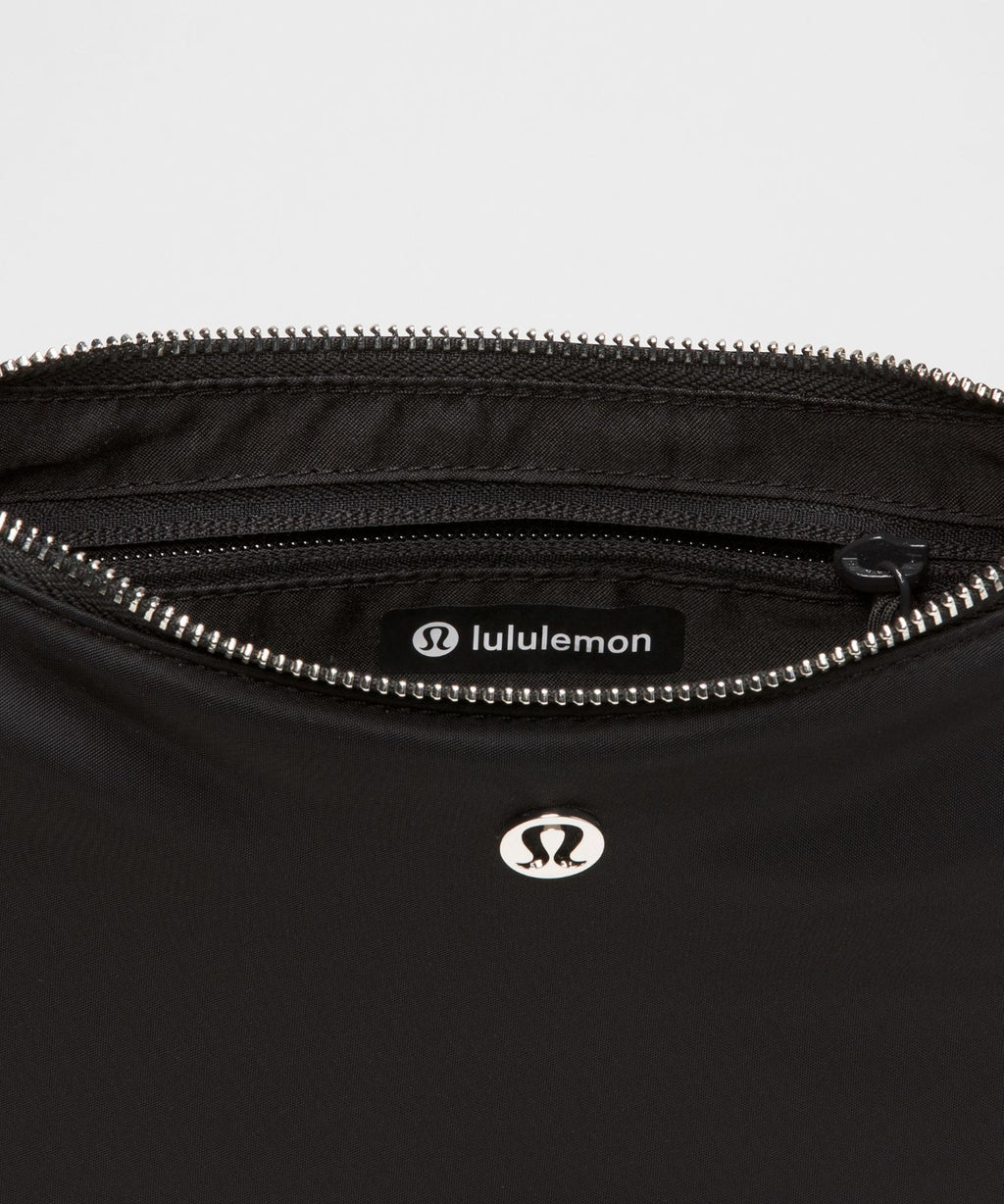 City Essentials Small Shoulder Bag 3L Black/Silver