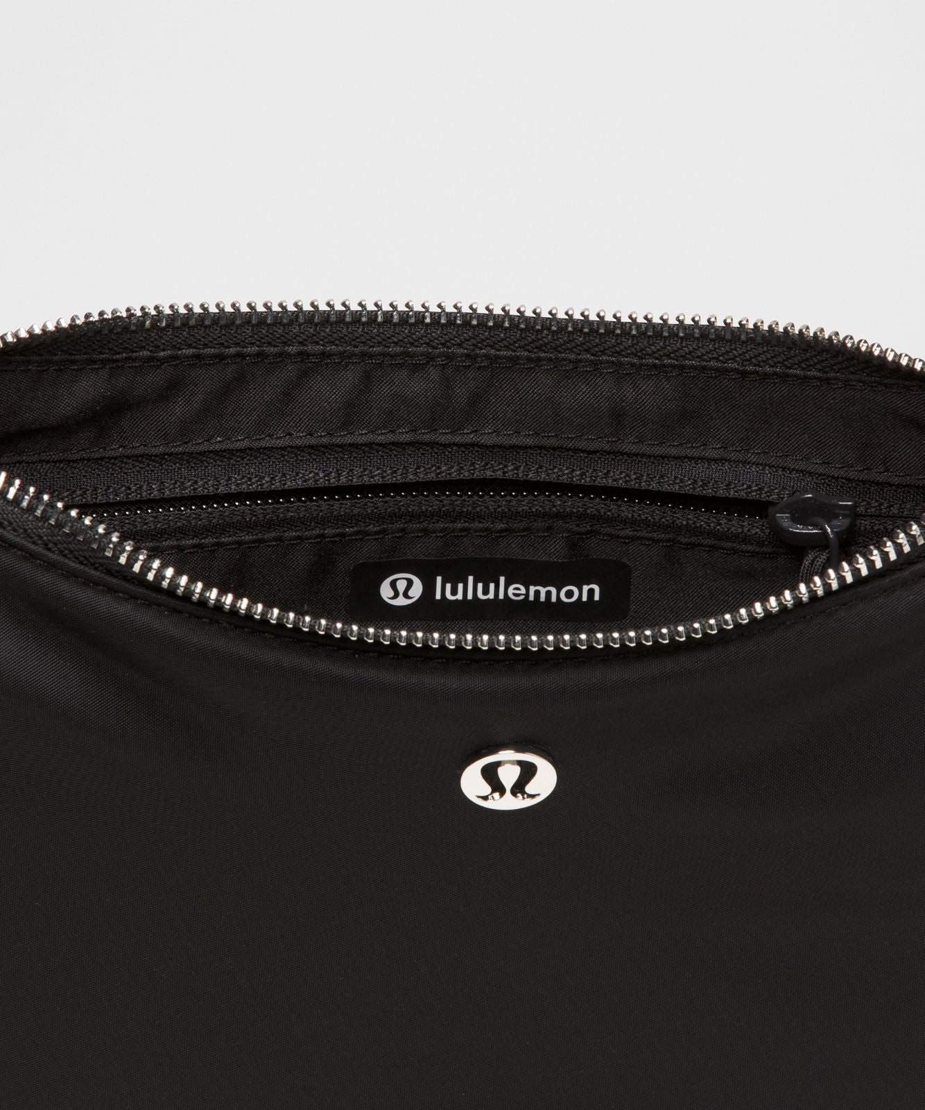 City Essentials Small Shoulder Bag 3L Black/Silver