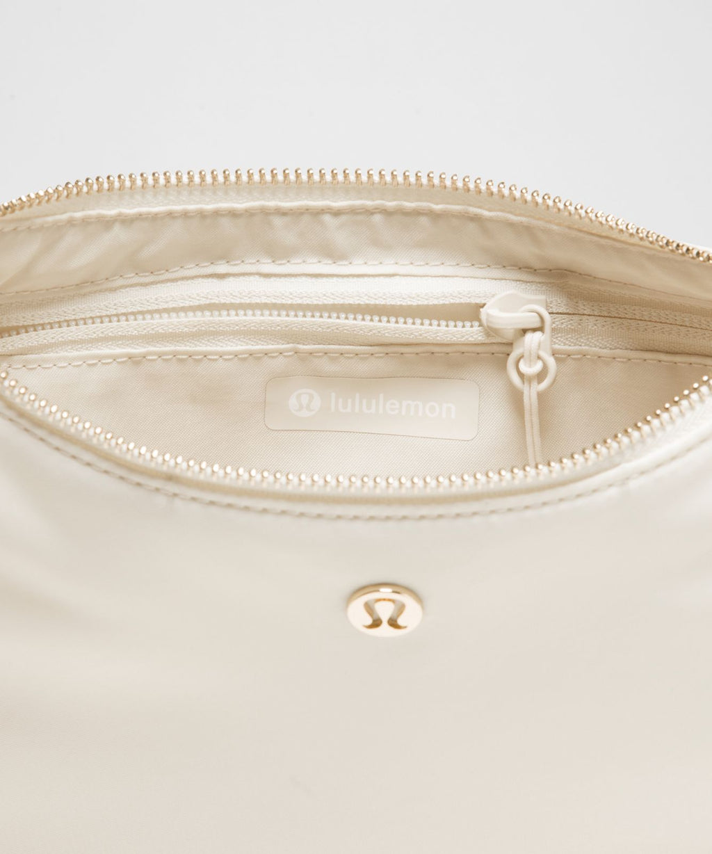 City Essentials Small Shoulder Bag 3L Light Ivory/Gold