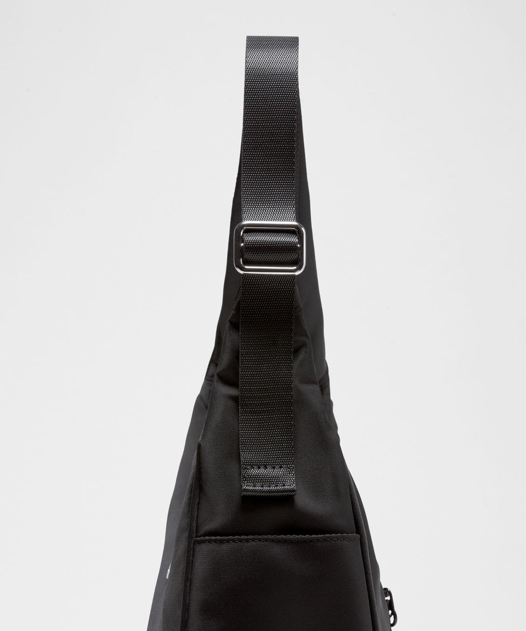 City Essentials Shoulder Bag 4L Black