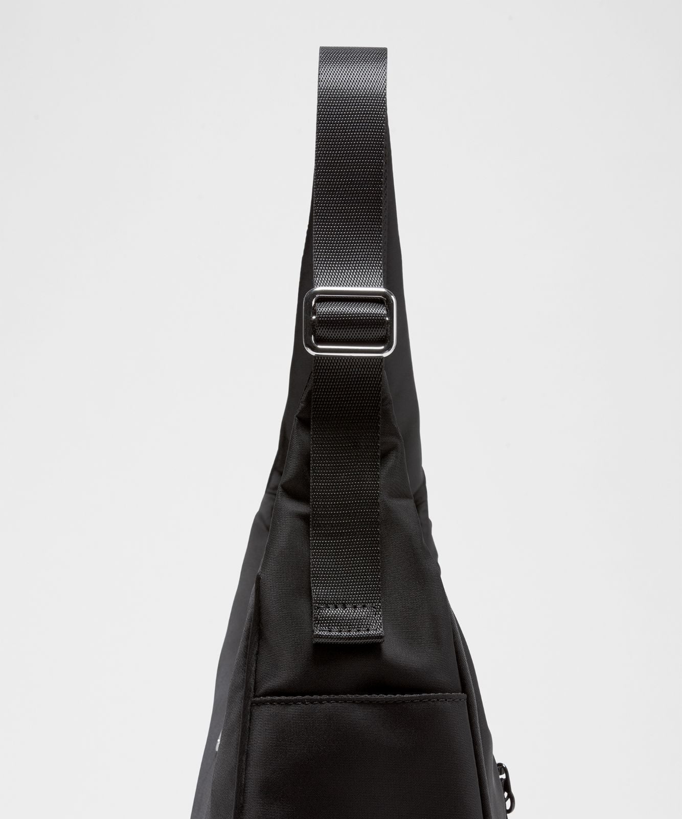 City Essentials Shoulder Bag 4L Black
