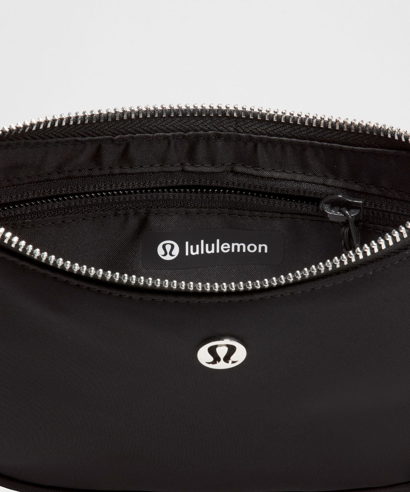 City Essentials Mini Shoulder Bag 1L Black/Silver