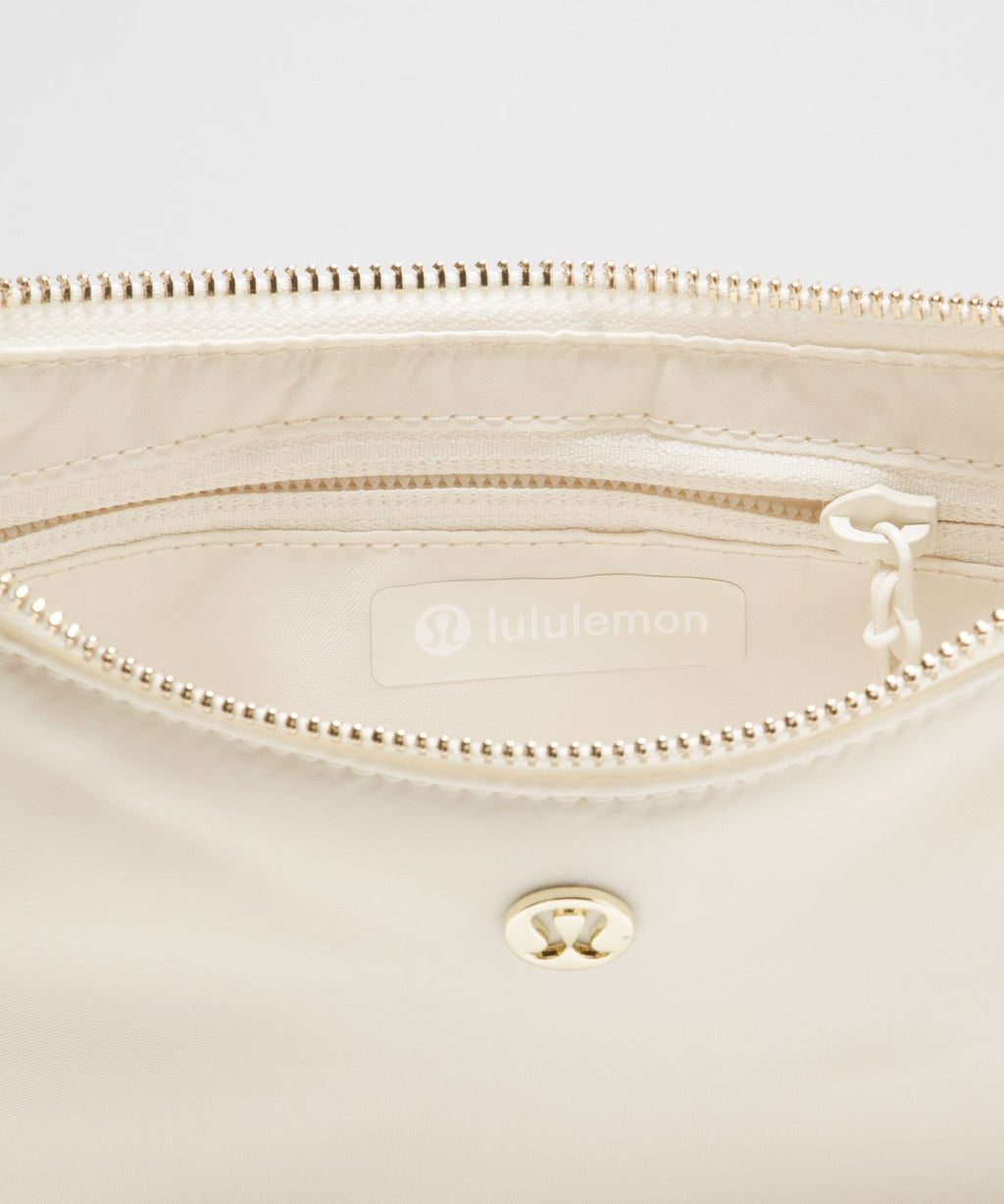 City Essentials Mini Shoulder Bag 1L Light Ivory/Gold