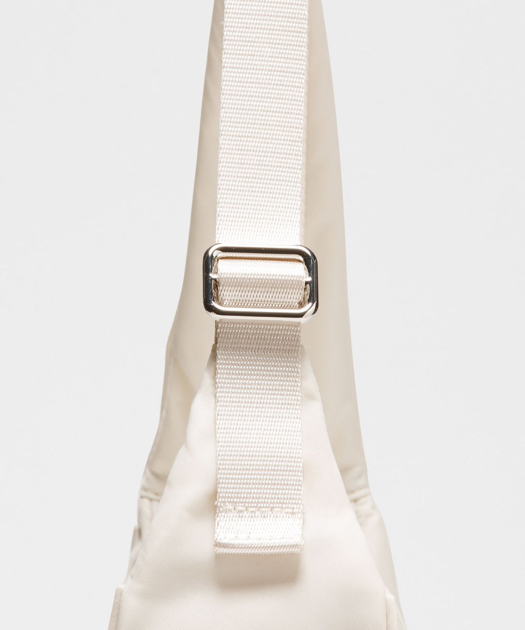 City Essentials Shoulder Bag 4L Light Ivory