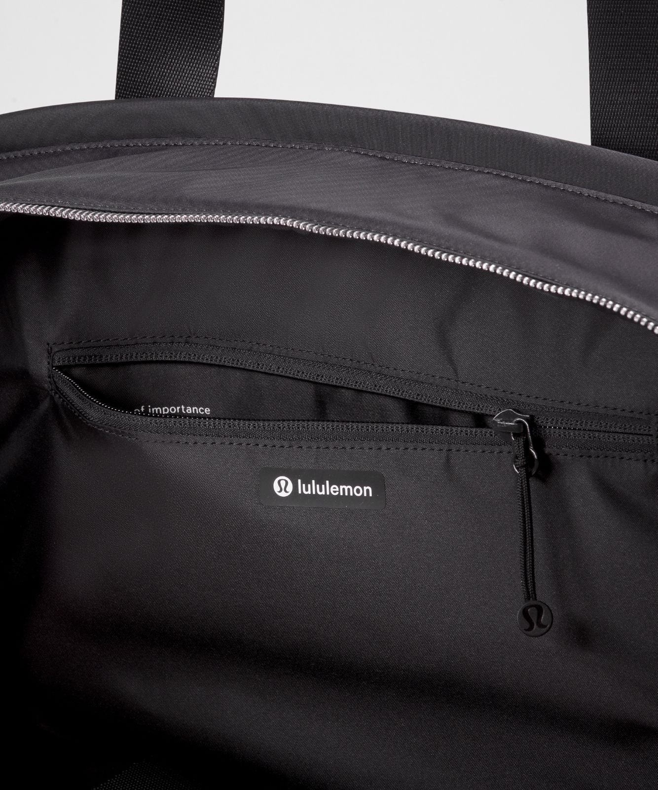 City Essentials Duffle Bag 28L Black/Silver