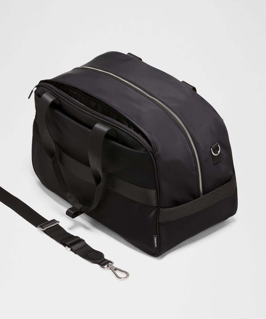 City Essentials Duffle Bag 28L Black/Silver