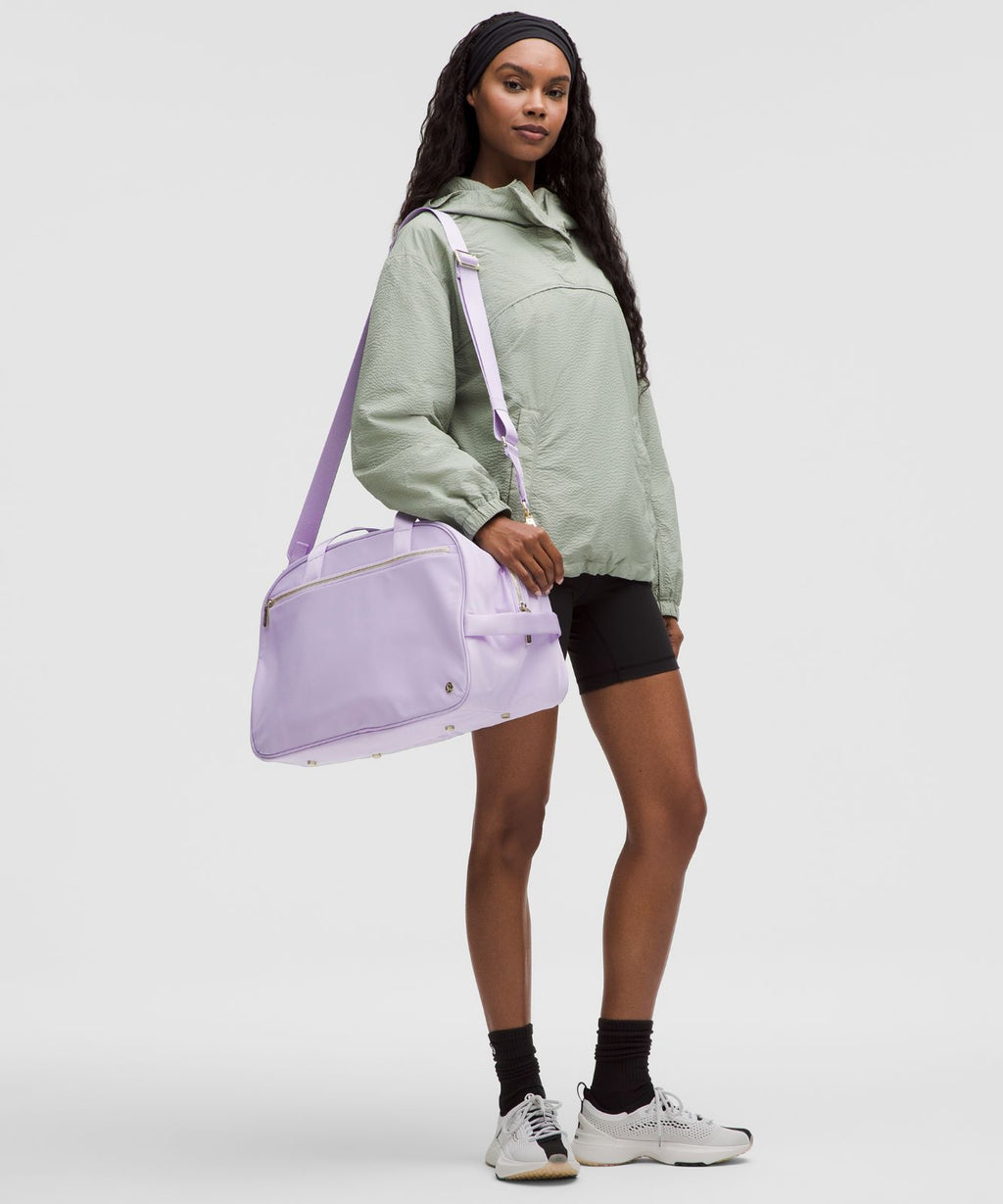 City Essentials Duffle Bag 28L Lavender Frost/Gold