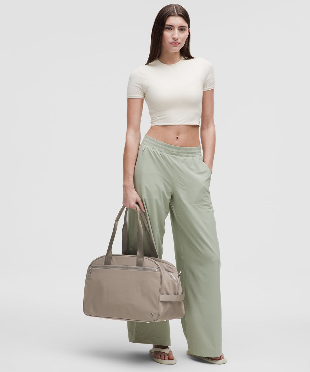 City Essentials Duffle Bag 28L Warm Ash Grey/Silver