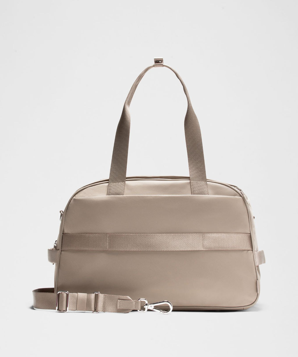 City Essentials Duffle Bag 28L Warm Ash Grey/Silver