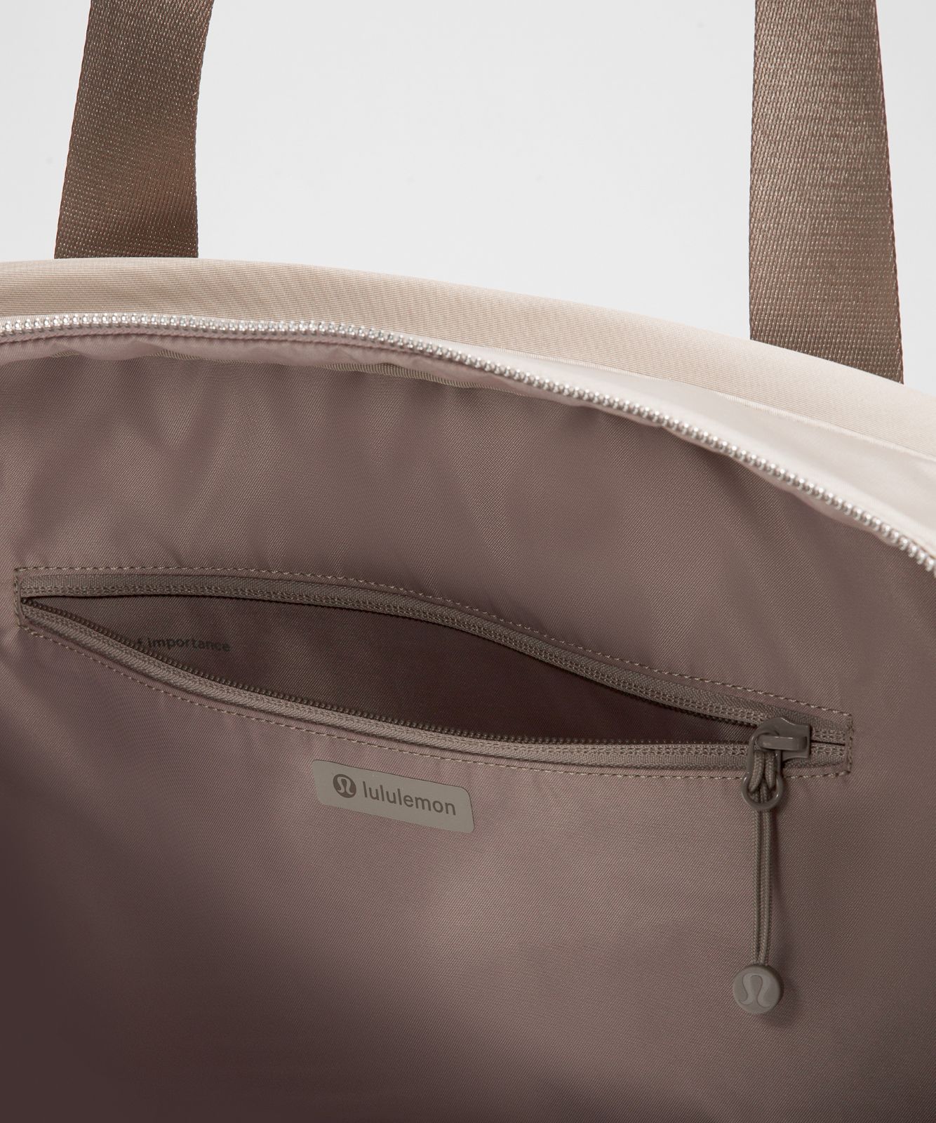 City Essentials Duffle Bag 28L Warm Ash Grey/Silver