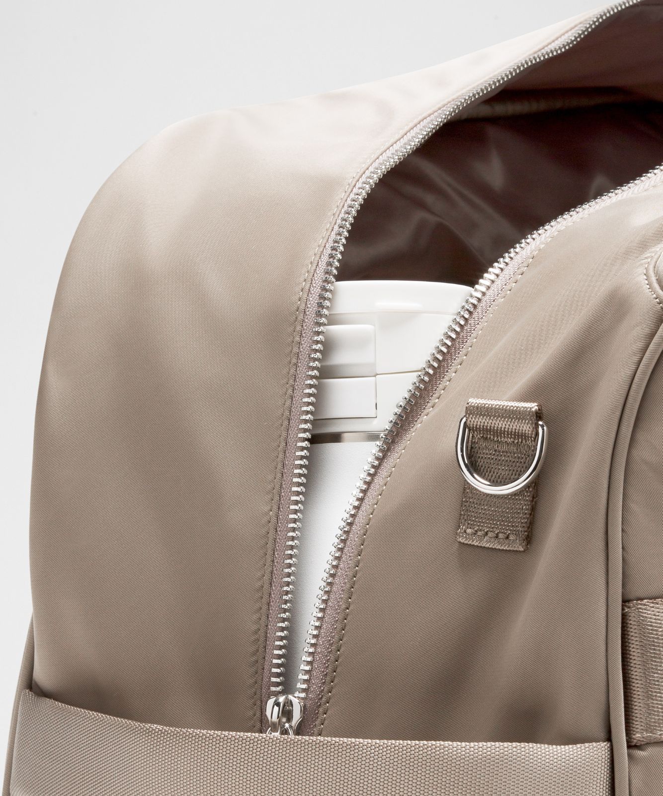 City Essentials Duffle Bag 28L Warm Ash Grey/Silver