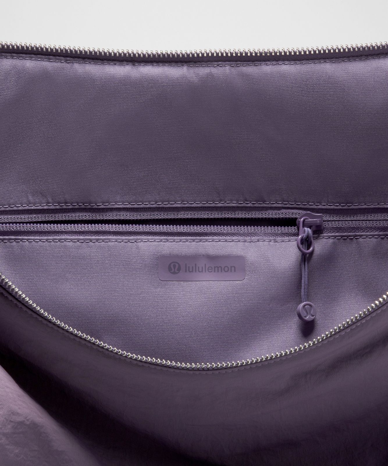 Convertible Ruched Crossbody Bag *Large 16L Grape Mist/Faint Lavender/Silver