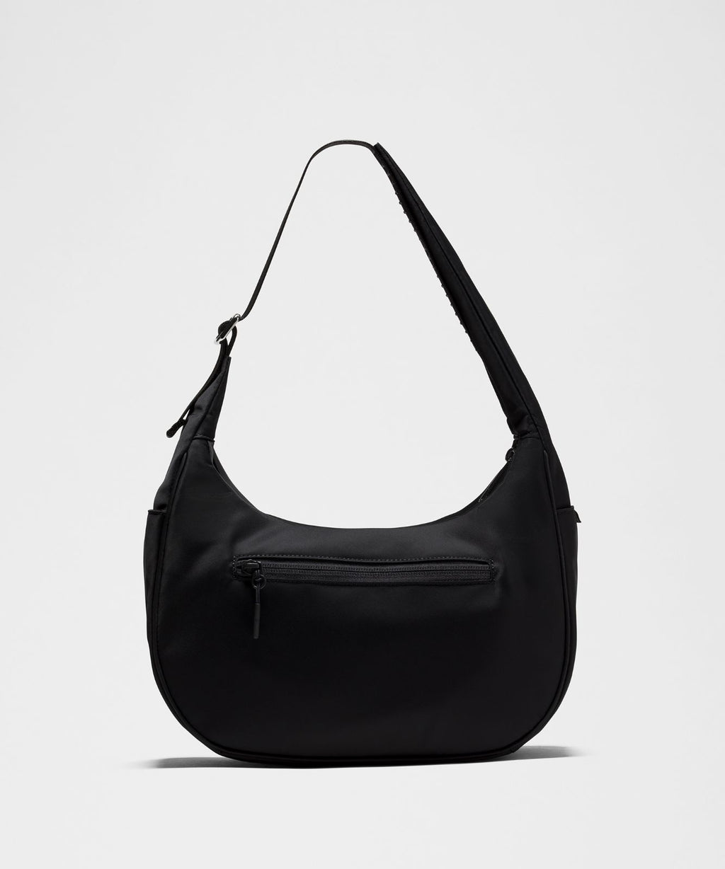 City Essentials Shoulder Bag 4L Black/Silver
