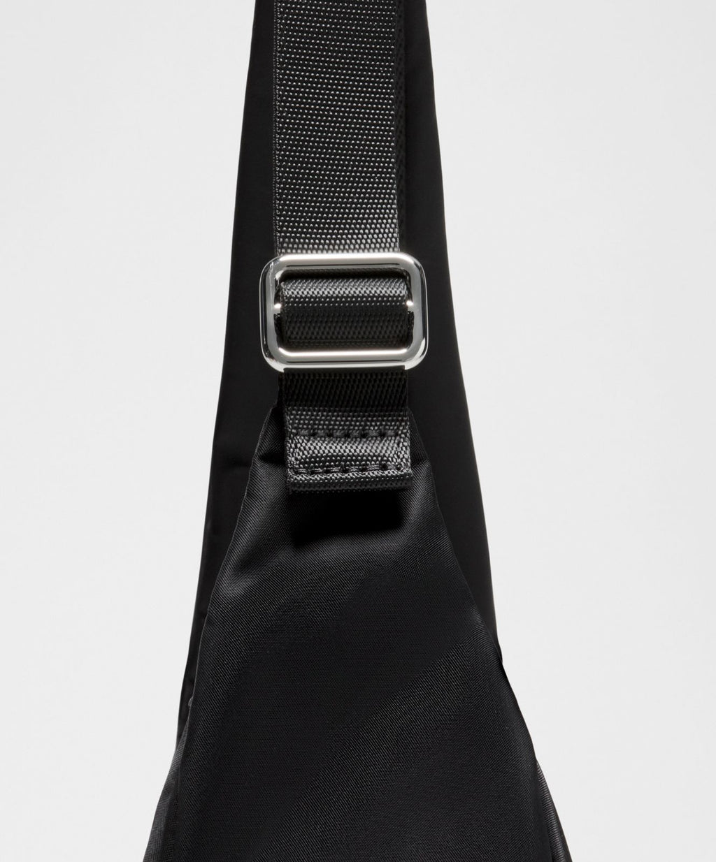 City Essentials Shoulder Bag 4L Black/Silver