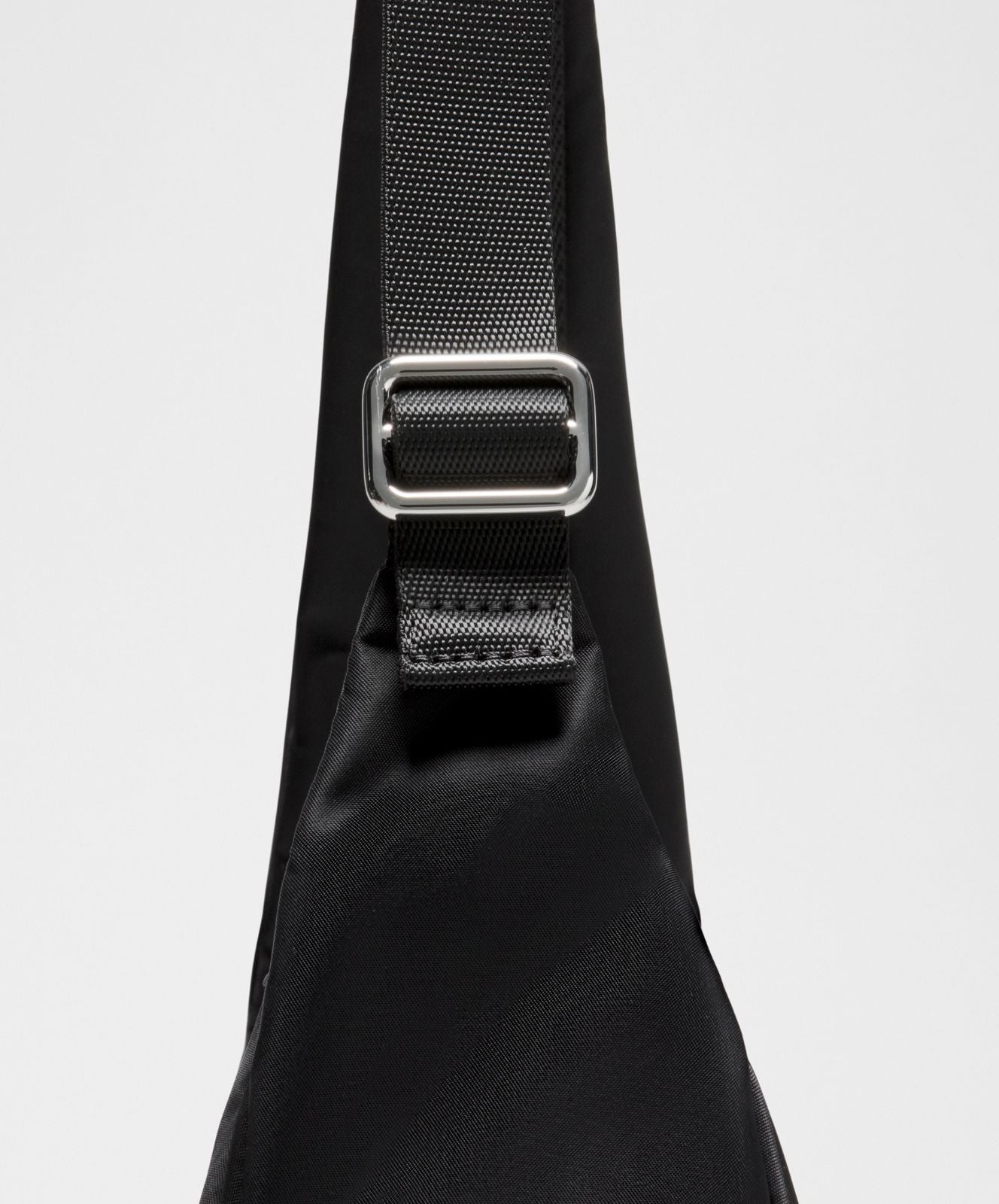 City Essentials Shoulder Bag 4L Black/Silver