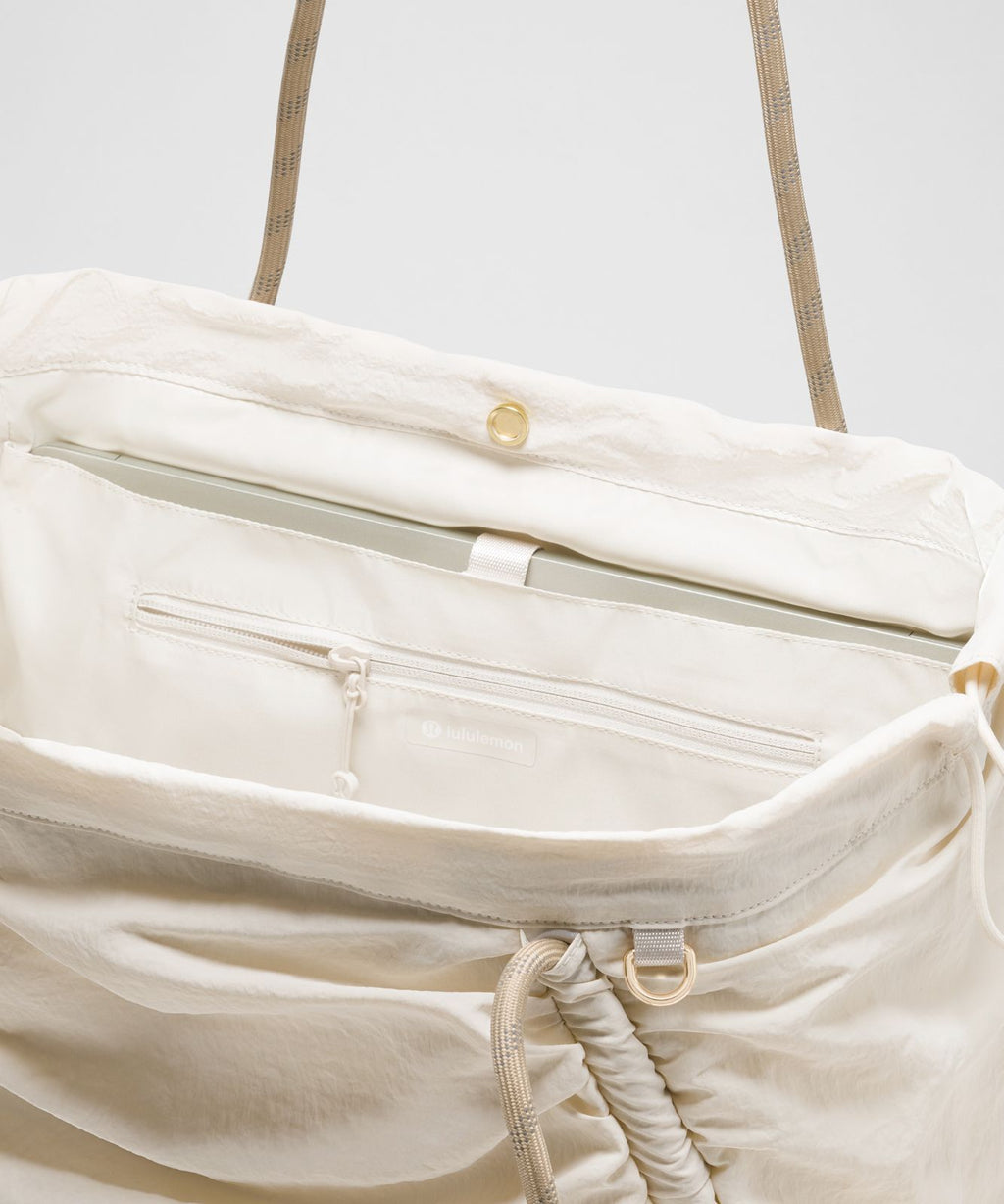 Ruched Tote Bag 24L Light Ivory/Wacky Khaki/Gold