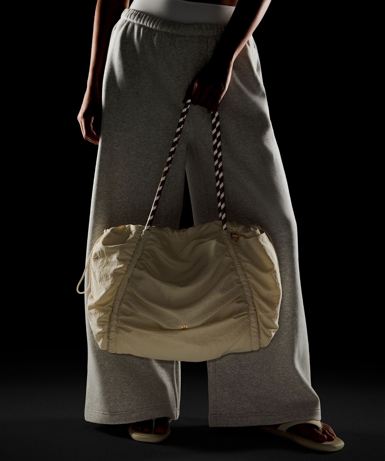 Ruched Tote Bag 24L Light Ivory/Wacky Khaki/Gold