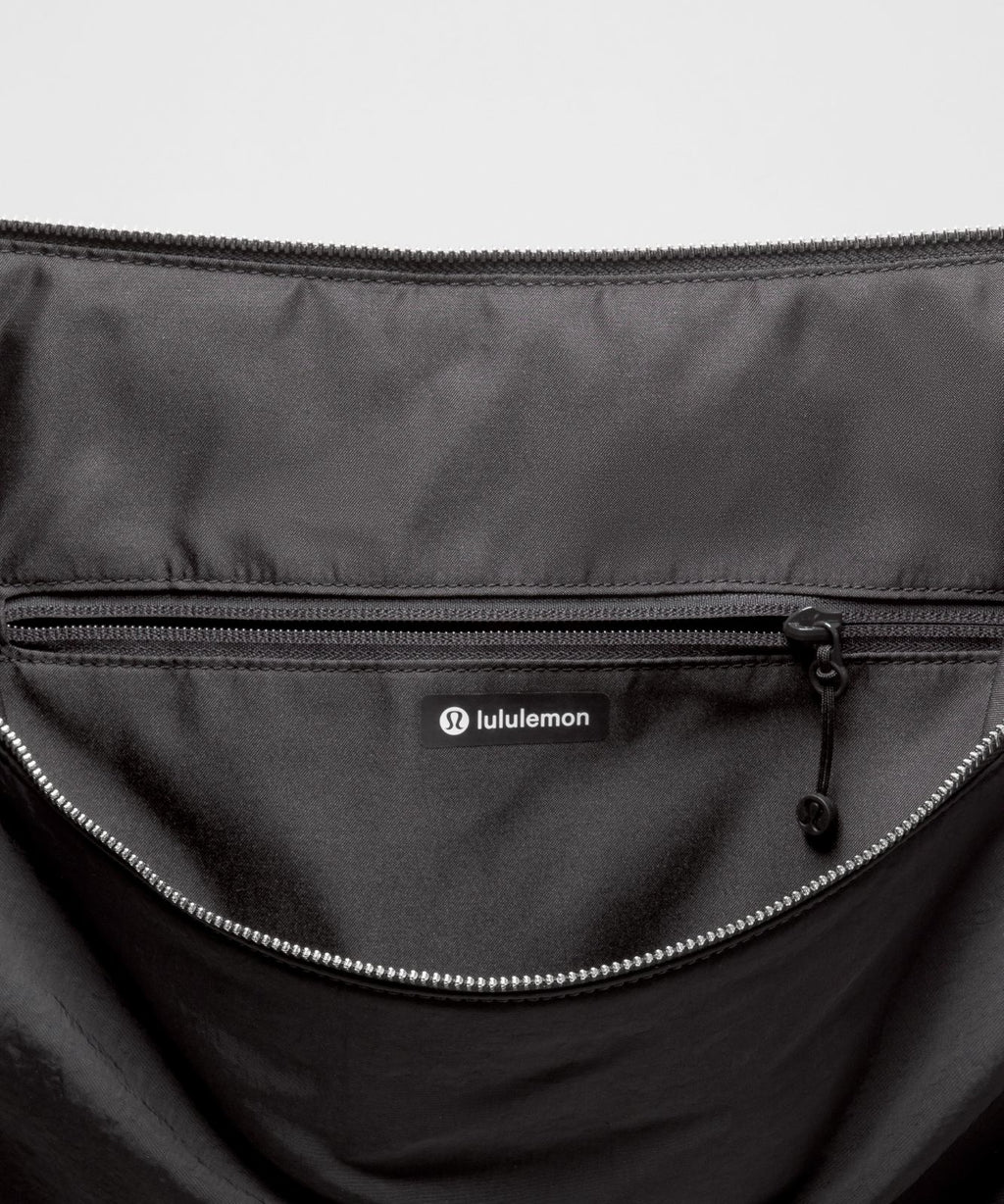 Convertible Ruched Crossbody Bag *Large 16L Black/Black/Silver