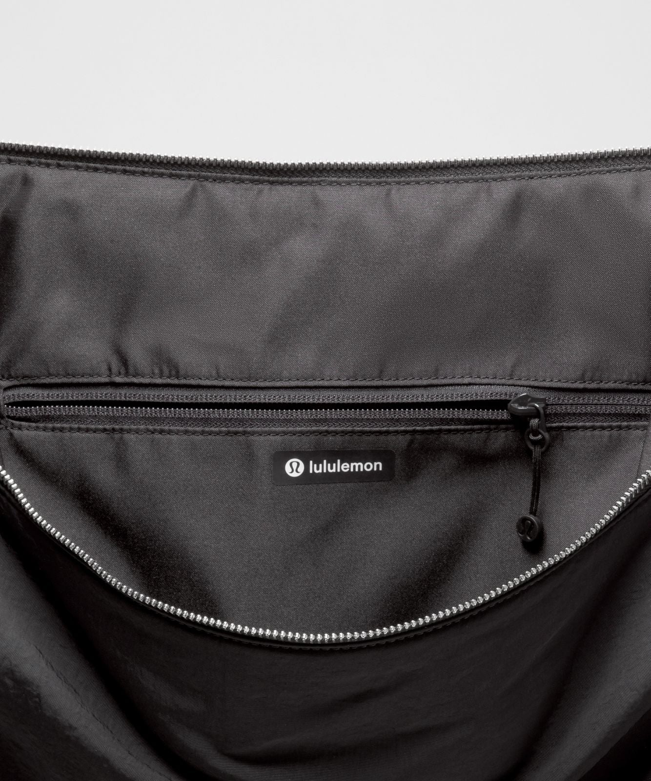 Convertible Ruched Crossbody Bag *Large 16L Black/Black/Silver