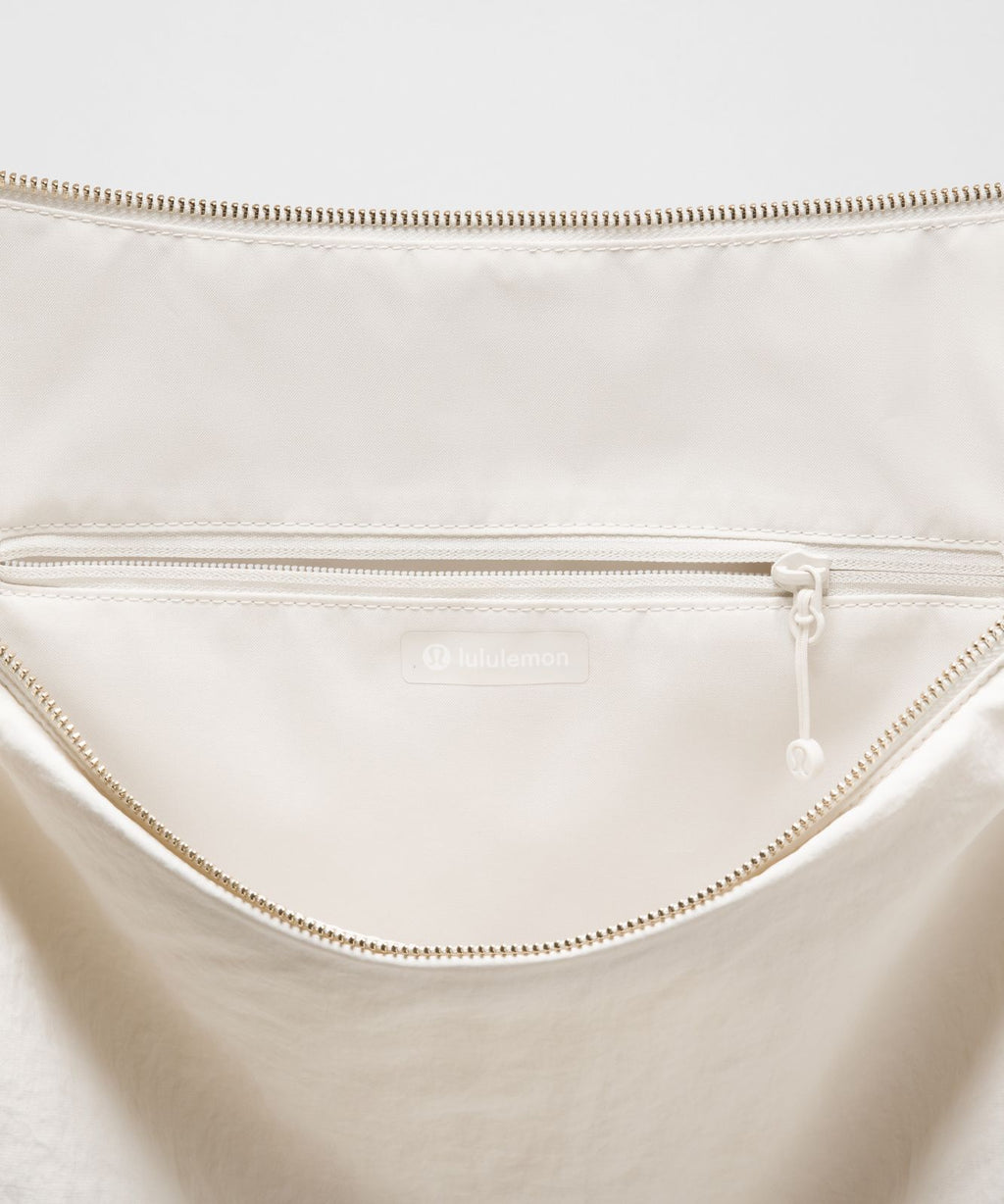 Convertible Ruched Crossbody Bag *Large 16L Light Ivory/Wacky Khaki/Gold