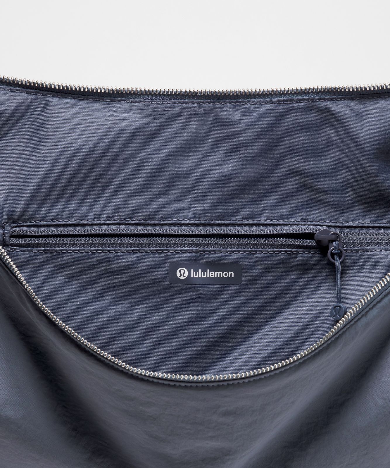 Convertible Ruched Crossbody Bag *Large 16L Dusty Diamond/True Navy/Silver