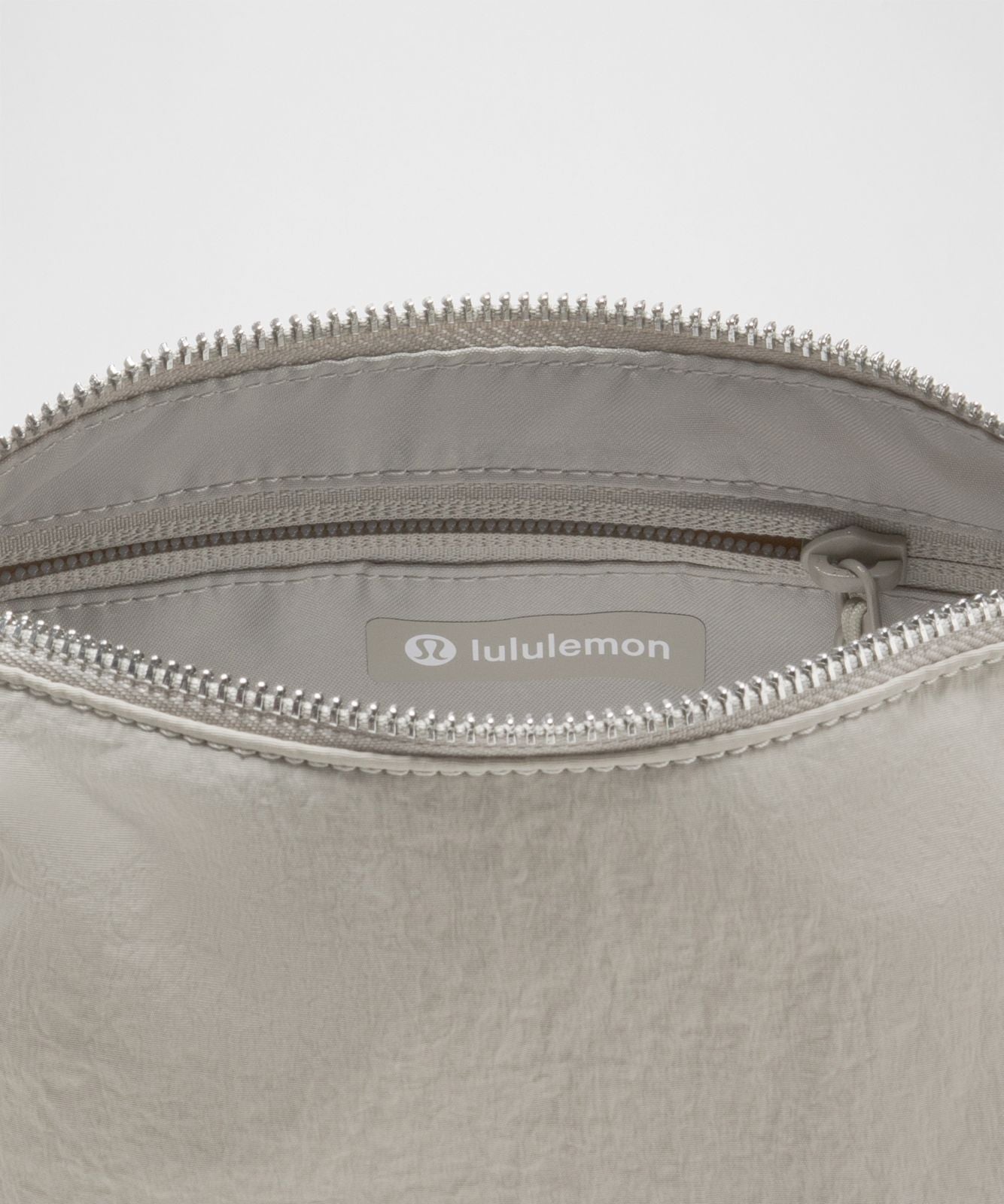 Ruched Shoulder Bag Mini 1.5L Hailstone Grey/Asphalt Grey/Silver
